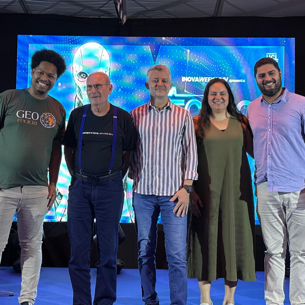 Evento INOVATELOG 2026 debatendo tecnologia e sustentabilidade capixaba