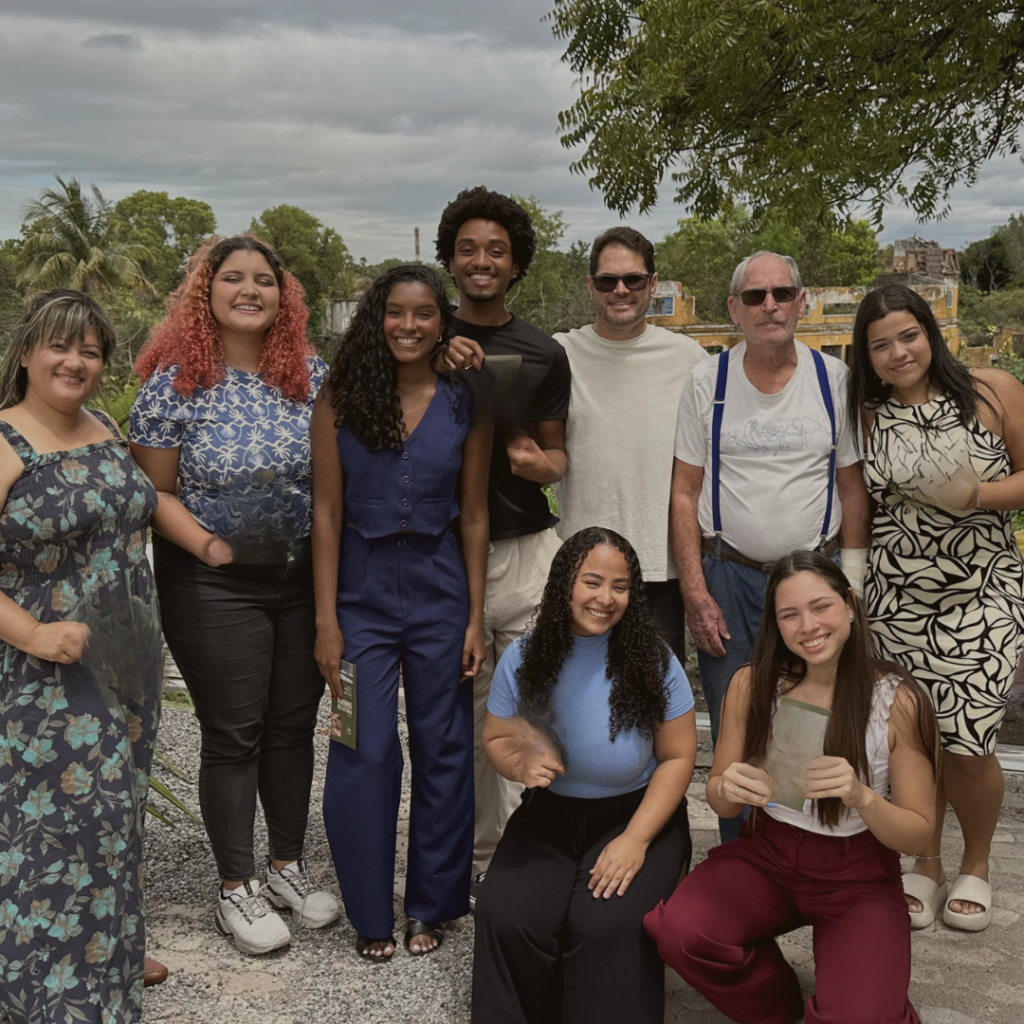 Participantes reunidos em encontro cultural no Casarão de Carapebus