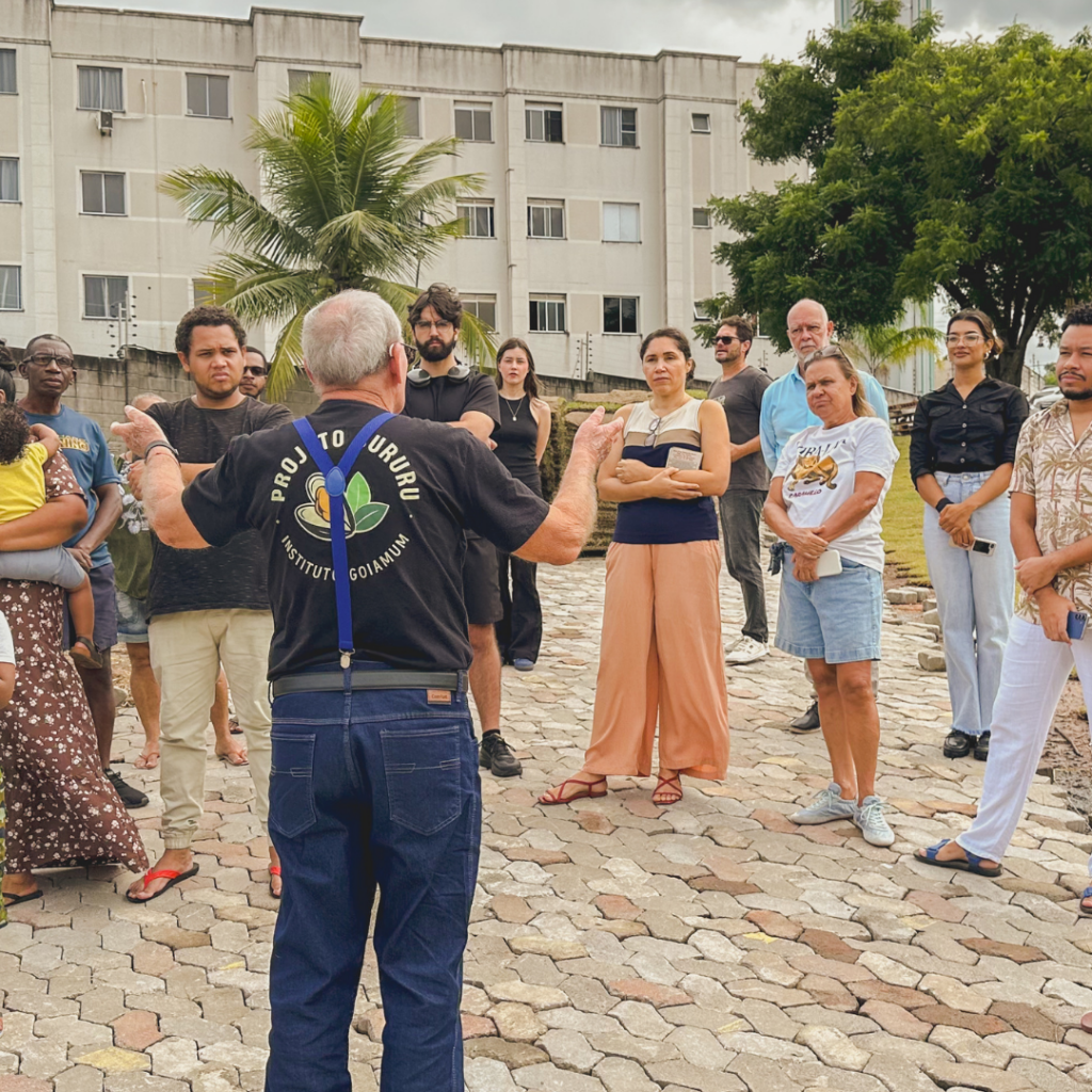 Moradores participando da construção coletiva do projeto Casarão