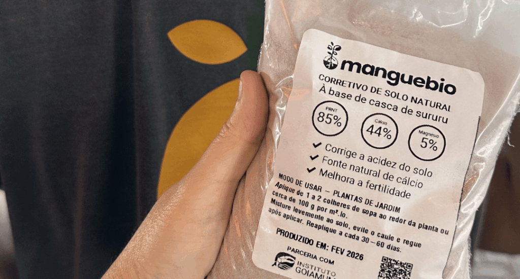 corrigir acidez de solo com produto organico do projeto sururu. o corretivo é feito atraves das cascas do sururu.